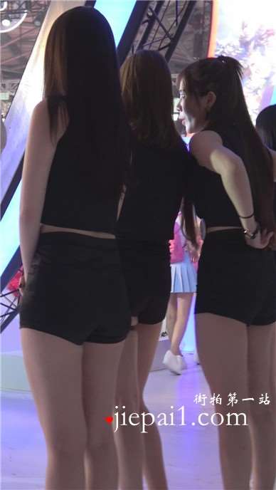 舞台上的圆臀美腿女神姐姐。