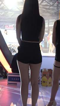 舞台上的圆臀美腿女神姐姐。