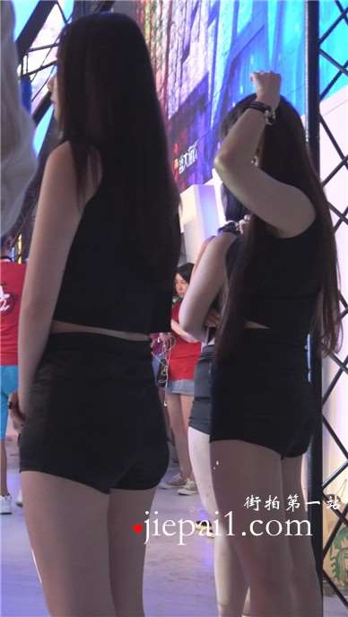 舞台上的圆臀美腿女神姐姐。