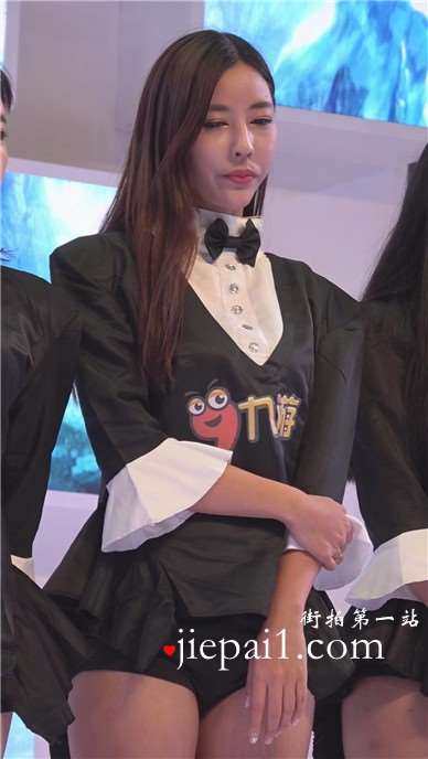 舞台上高挑性感的长腿高跟鞋女神