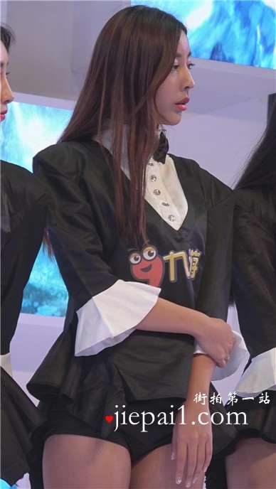 舞台上高挑性感的长腿高跟鞋女神