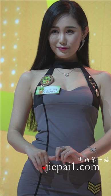 4k-舞台上超级甜美的showgirl，小嘴嘟起来超可爱。