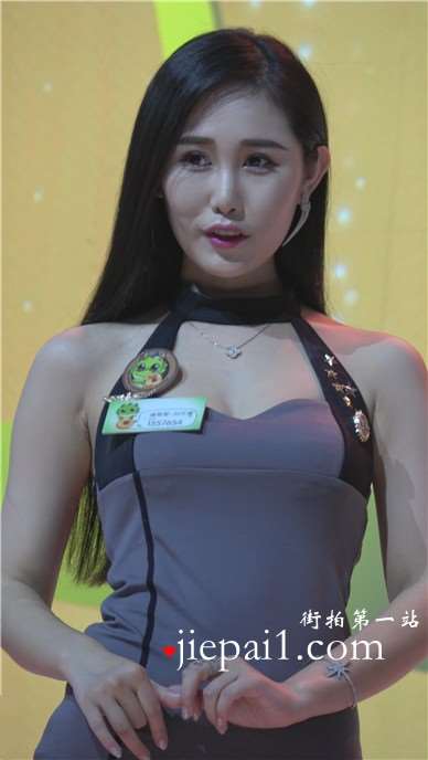 4k-舞台上超级甜美的showgirl，小嘴嘟起来超可爱。