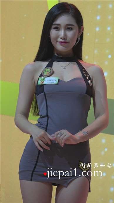4k-舞台上超级甜美的showgirl，小嘴嘟起来超可爱。