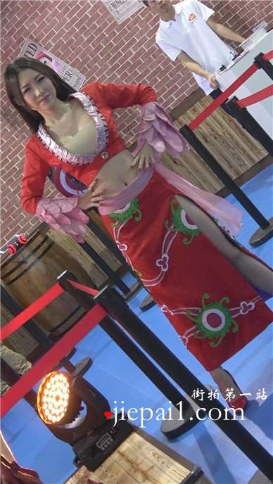 抹胸古装制服美女，丰满妖艳货。