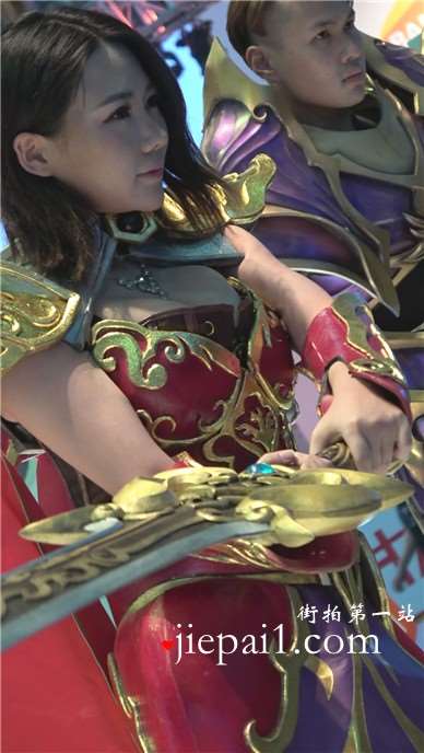超级丰满的cosplay美女