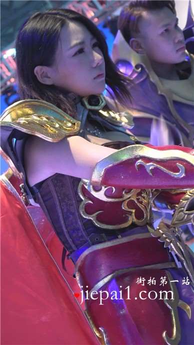 超级丰满的cosplay美女
