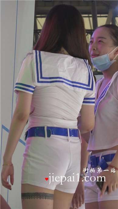 舞台上靓丽的showgirl，OL制服丰满臀部很漂亮。