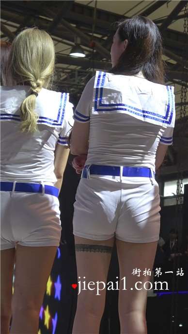 舞台上靓丽的showgirl，OL制服丰满臀部很漂亮。