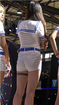 舞台上靓丽的showgirl，OL制服丰满臀部很漂亮。