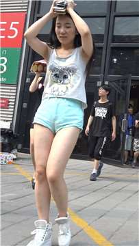 4k-超级展会场外遇见圆臀热裤美三角饱满的美女