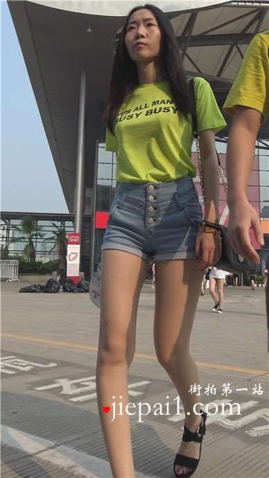 4k-chinajoy展会现场外偶遇长腿热裤高跟鞋小清新美女