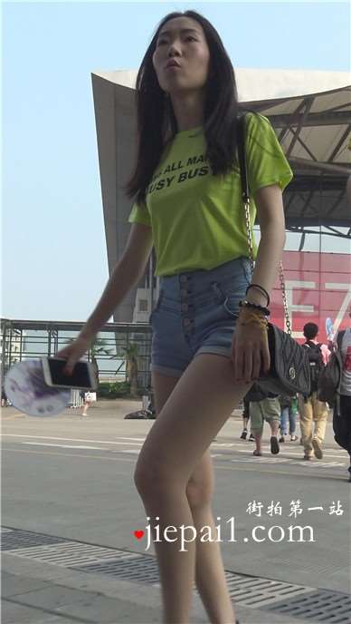 4k-chinajoy展会现场外偶遇长腿热裤高跟鞋小清新美女