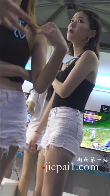 4k-展会后台性感长腿白热裤美眉