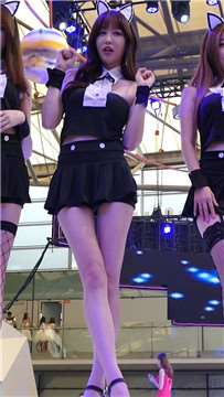 很会卖萌的性感黑丝showgirl