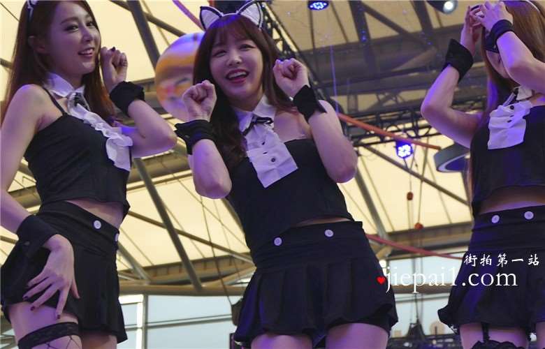 很会卖萌的性感黑丝showgirl