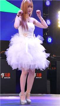 舞台上青春靓丽的公主裙showgirl