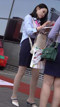 丝袜OL工作装女神 [1.73 GB/MP4]
