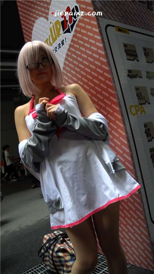 短裙肉丝cosplay少女 [1.37 GB/MP4]
