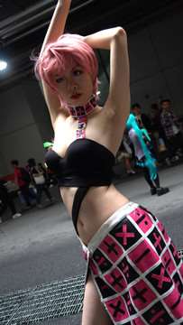 4K 性感cosplay美女摆拍 [1.32 GB/MP4]