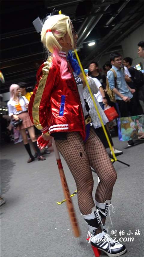 4K 玩cosplay的大眼网袜洋妞