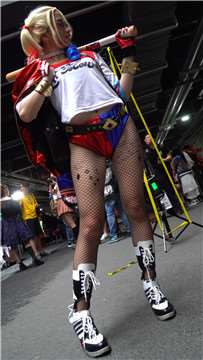 4K 玩cosplay的大眼网袜洋妞