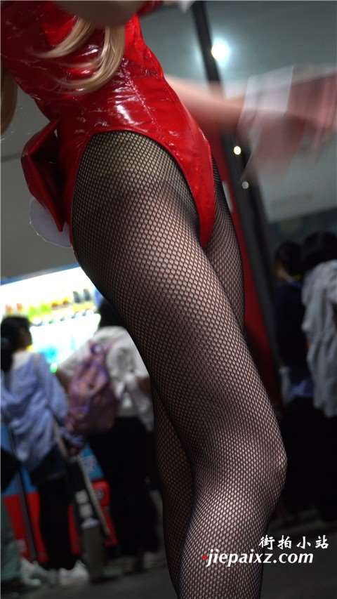 4K 玩cosplay的大眼网袜高跟美眉