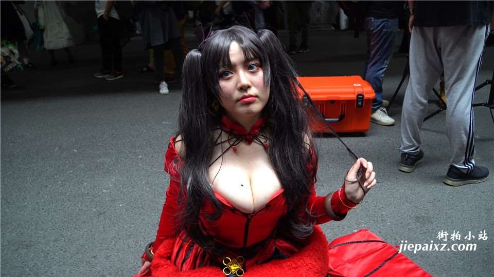 丰满的cosplay少女