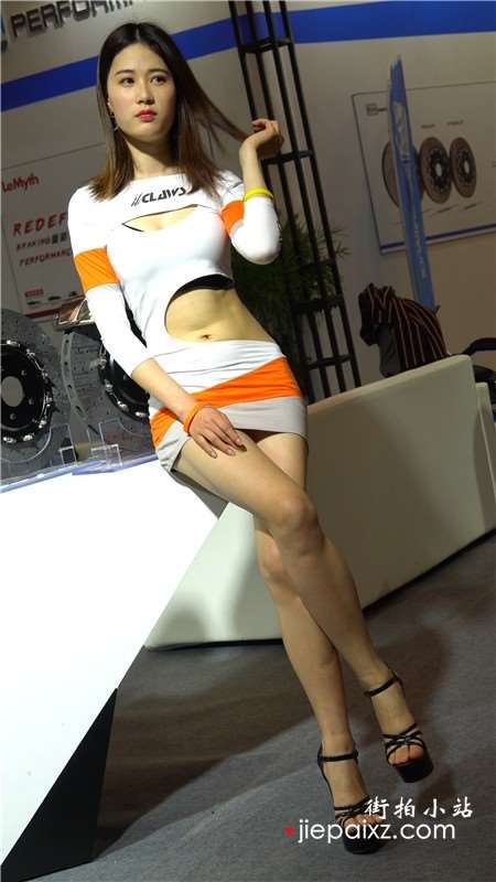 4K - 甜美好身材超短包臀裙紧身衣美女车模