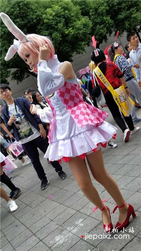 4K - 玩cosplay装扮兔女郎的二次元青春少女