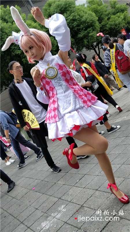 4K - 玩cosplay装扮兔女郎的二次元青春少女