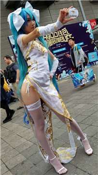 4K - 旗袍装丝袜cosplay的青春美少女