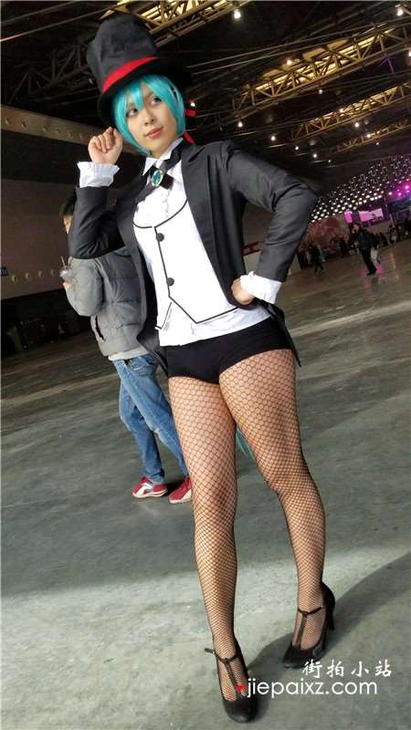 4K-超短裤性感大眼网袜cosplay的美少女