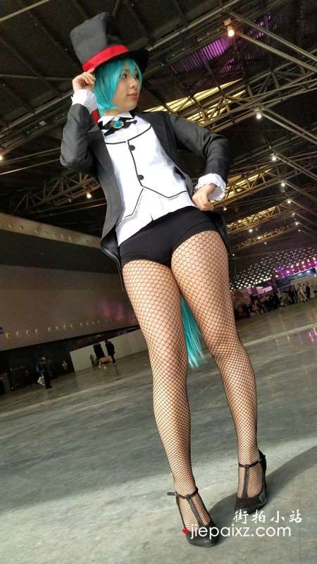 4K-超短裤性感大眼网袜cosplay的美少女