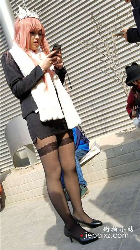 4K-街拍黑丝cosplay的青春少女