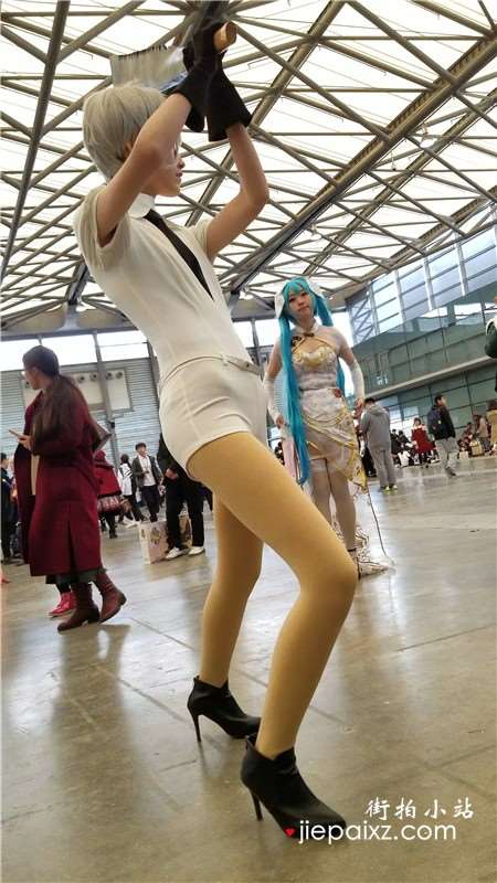 4k-短裤长腿高跟丝袜cosplay的美少女