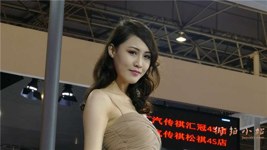 车展舞台性感的美女模特