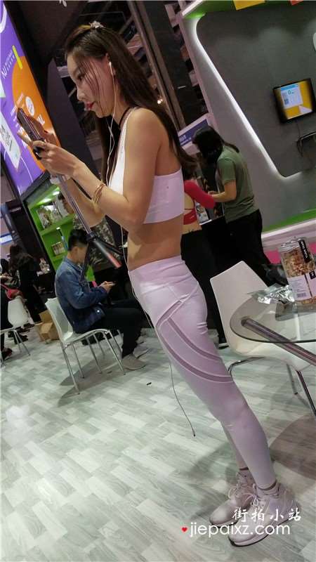 4K-极品身材紧身运动裤丰满网红美女玩直播
