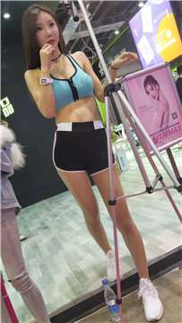 4K-运动热裤性感大长腿丰满网红美女直播