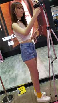 4K-高腰牛仔热裤丰满网红小姐姐在直播