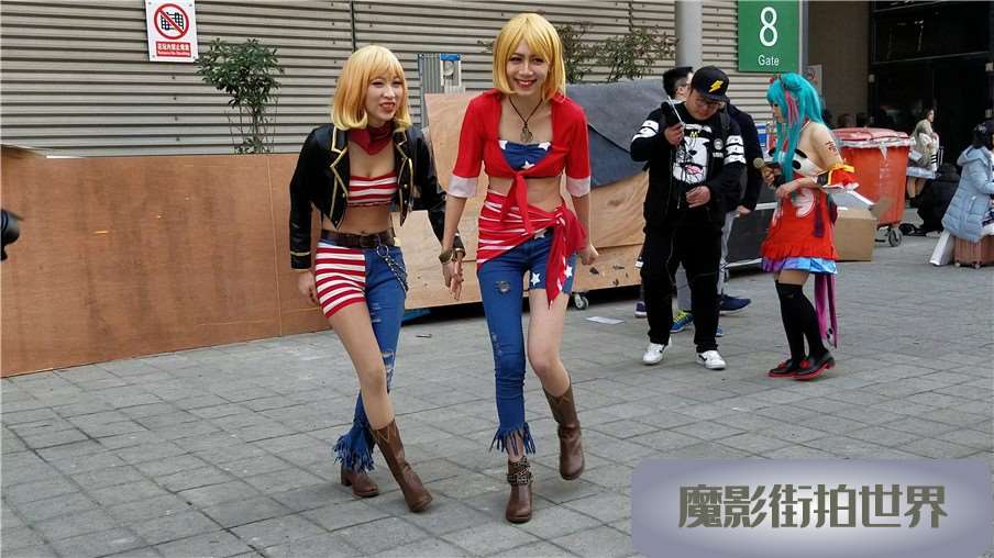 4K-两位破洞紧身牛仔裤cosplay美女小姐姐