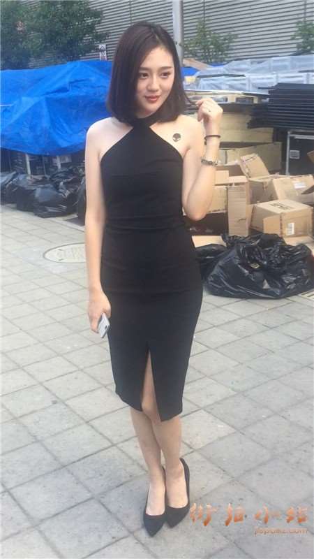 展会场外漂亮高颜值性感美女