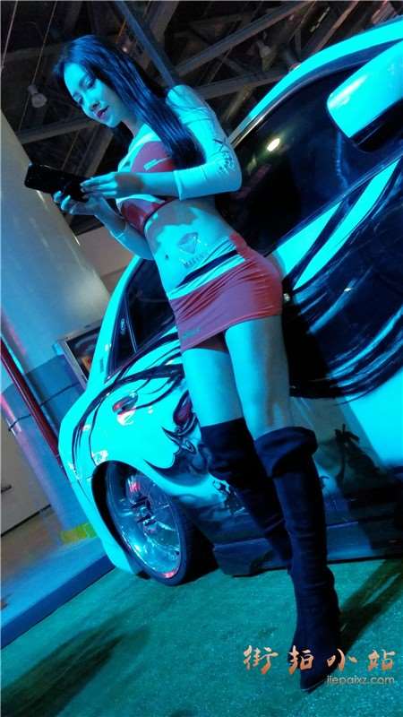 4k-长腿艳丽裹臀裙展会美女车模