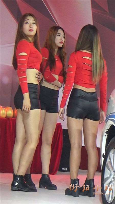 红衣翘臀美女热舞