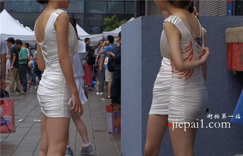 三位美腿包臀裙高跟鞋女神外面抽烟。