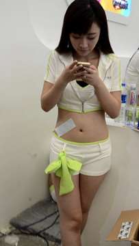 性感长发颜值高的美腿美女姐姐。