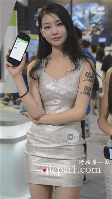 超级甜美天生丽质的长腿包臀裙美女。