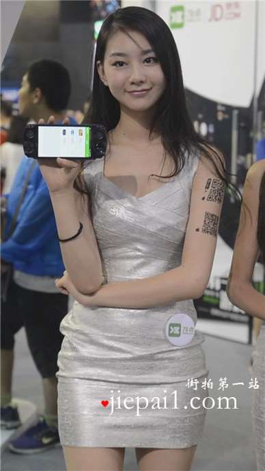 超级甜美天生丽质的长腿包臀裙美女。