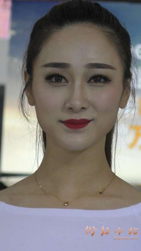 4k-超短牛仔热裤白T恤美女车模