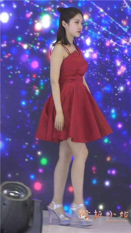 4k-大红色连衣裙靓丽麻豆美女